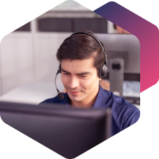 agente-telefonico-trabajando-en-contact-center